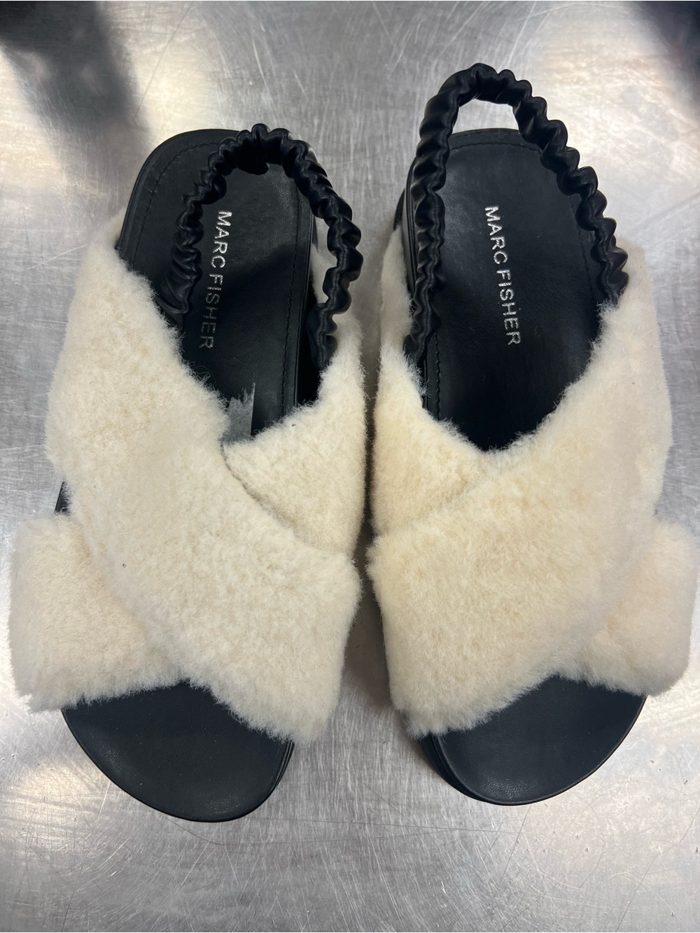 Marc Fisher Jivin2 Cream Faux Shearling Crossover Slingback Sandals Sz 6